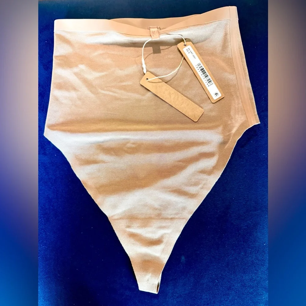 SKIMS Seamless Sculpt High-Waisted Thong - SMALL Sienna. - Picture 3 of 4